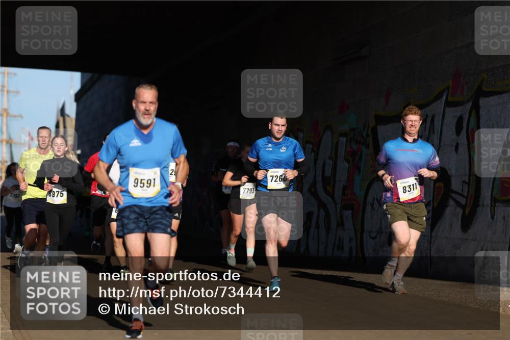 06.10.2024 - 19. swb-Marathon Bremen Michael Strokosch http://msf.ph/oto/7344412 06.10.2024 10:12:53 Laufen 7363, 8975, 8, 9591, 25, 53, 7793, 7260, 8311 meine-sportfotos.de