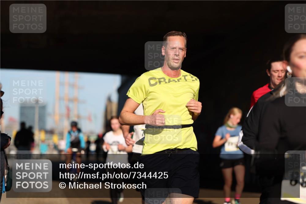 06.10.2024 - 19. swb-Marathon Bremen Michael Strokosch http://msf.ph/oto/7344425 06.10.2024 10:12:56 Laufen 83 meine-sportfotos.de
