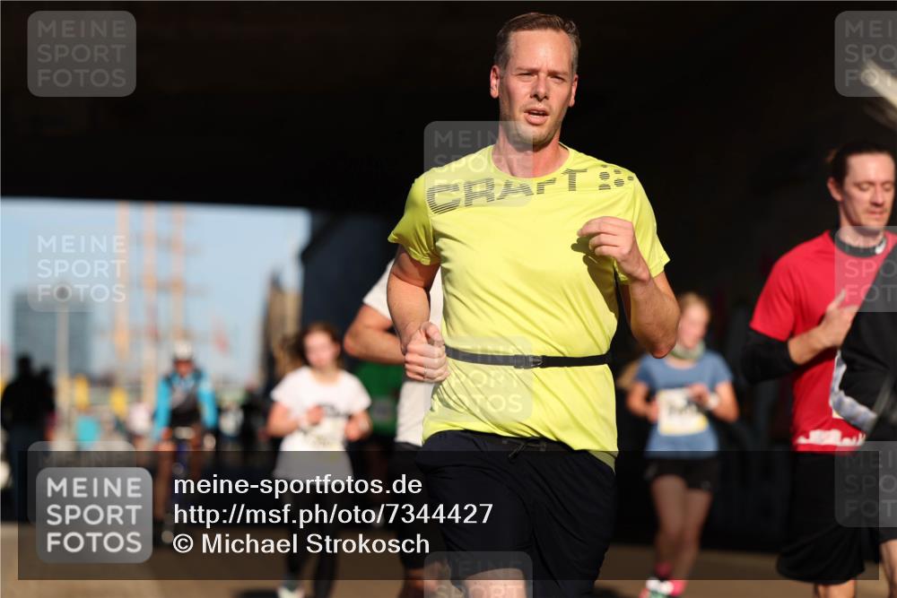 06.10.2024 - 19. swb-Marathon Bremen Michael Strokosch http://msf.ph/oto/7344427 06.10.2024 10:12:56 Laufen  meine-sportfotos.de