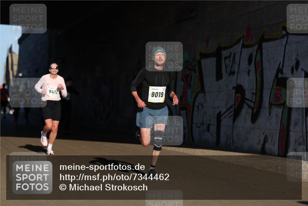 06.10.2024 - 19. swb-Marathon Bremen Michael Strokosch http://msf.ph/oto/7344462 06.10.2024 10:13:06 Laufen 8412, 9019 meine-sportfotos.de