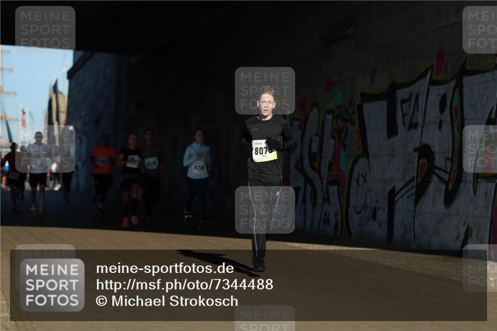 06.10.2024 - 19. swb-Marathon Bremen Michael Strokosch http://msf.ph/oto/7344488 06.10.2024 10:13:10 Laufen 7626, 3478, 8228, 8075 meine-sportfotos.de