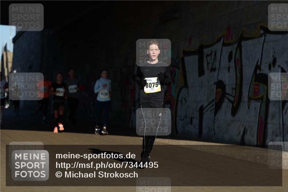 06.10.2024 - 19. swb-Marathon Bremen Michael Strokosch http://msf.ph/oto/7344495 06.10.2024 10:13:11 Laufen 7676, 8228, 8075 meine-sportfotos.de