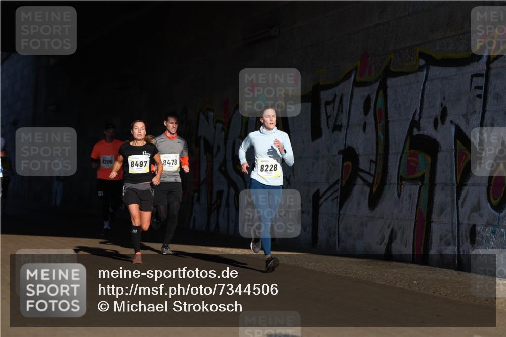 06.10.2024 - 19. swb-Marathon Bremen Michael Strokosch http://msf.ph/oto/7344506 06.10.2024 10:13:13 Laufen 8209, 8497, 8478, 8228 meine-sportfotos.de