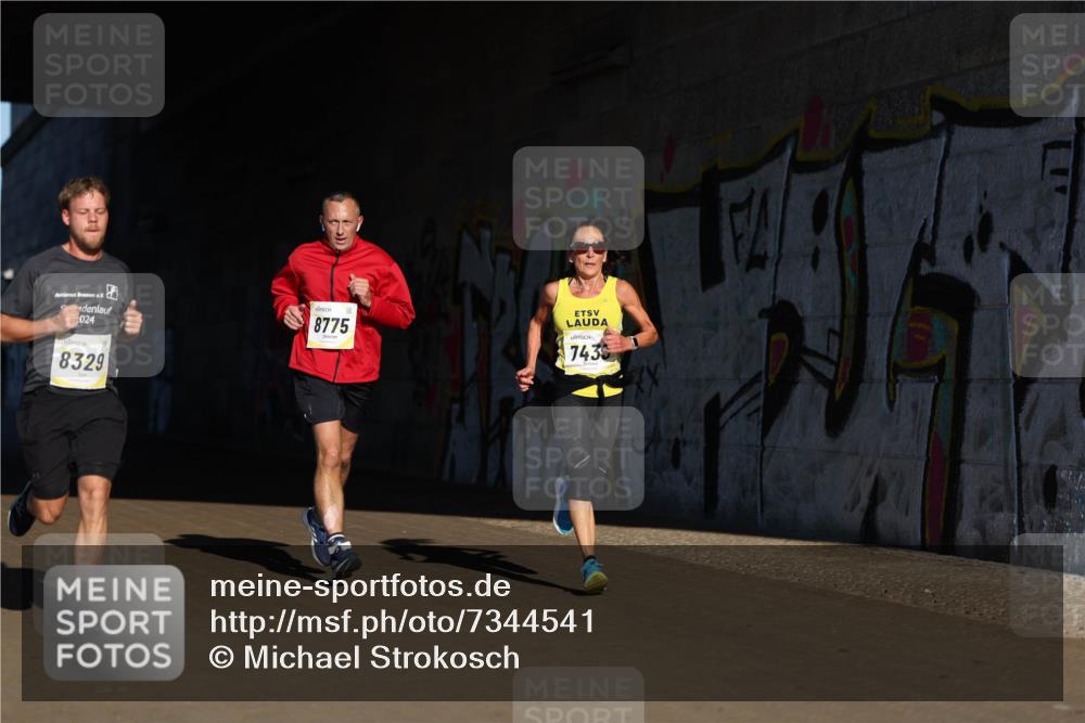 06.10.2024 - 19. swb-Marathon Bremen Michael Strokosch http://msf.ph/oto/7344541 06.10.2024 10:13:20 Laufen 024, 8329, 8775, 7433 meine-sportfotos.de
