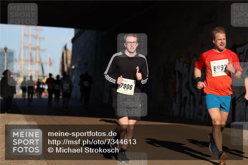 06.10.2024 - 19. swb-Marathon Bremen Michael Strokosch http://msf.ph/oto/7344613 06.10.2024 10:13:36 Laufen 7906, 8997 meine-sportfotos.de