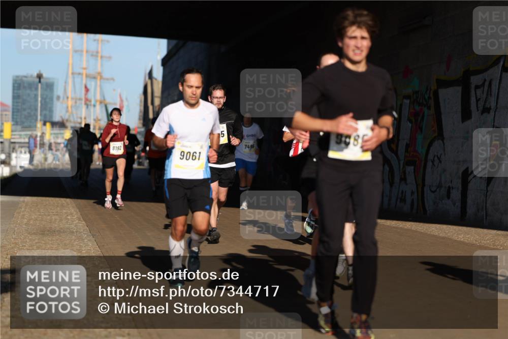 06.10.2024 - 19. swb-Marathon Bremen Michael Strokosch http://msf.ph/oto/7344717 06.10.2024 10:14:13 Laufen 8192, 908, 9061, 5, 7496 meine-sportfotos.de