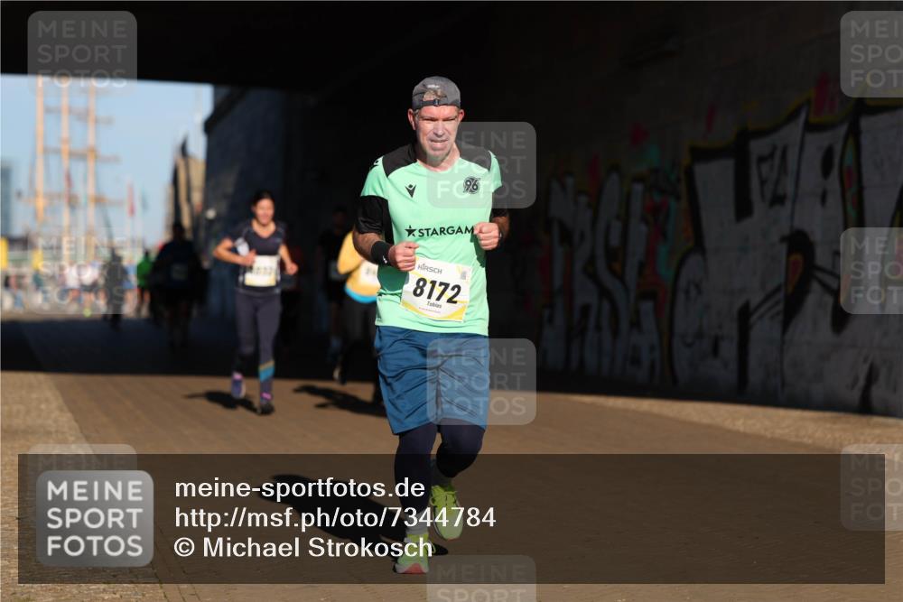06.10.2024 - 19. swb-Marathon Bremen Michael Strokosch http://msf.ph/oto/7344784 06.10.2024 10:14:27 Laufen 8172 meine-sportfotos.de