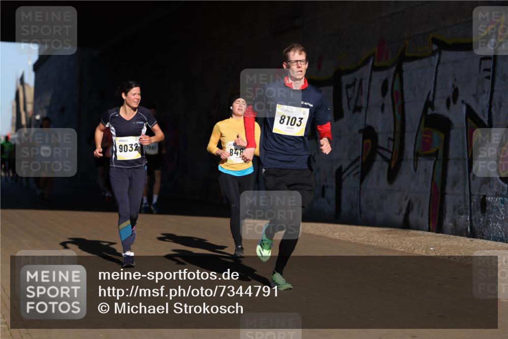 06.10.2024 - 19. swb-Marathon Bremen Michael Strokosch http://msf.ph/oto/7344791 06.10.2024 10:14:29 Laufen 90322, 848, 8103 meine-sportfotos.de