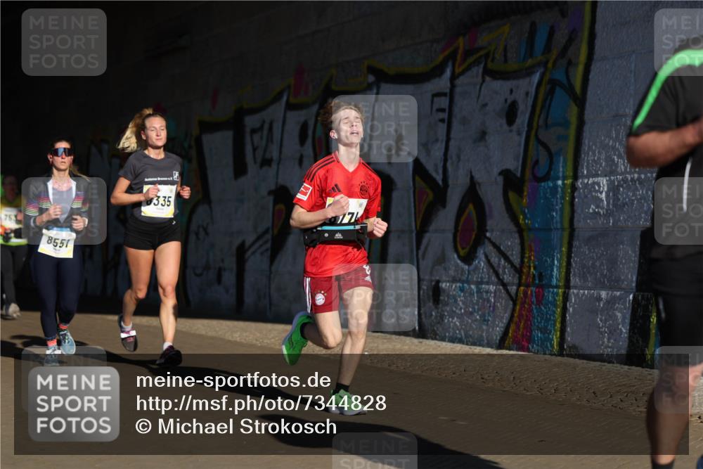 06.10.2024 - 19. swb-Marathon Bremen Michael Strokosch http://msf.ph/oto/7344828 06.10.2024 10:14:39 Laufen 753, 8551, 335, 17 meine-sportfotos.de