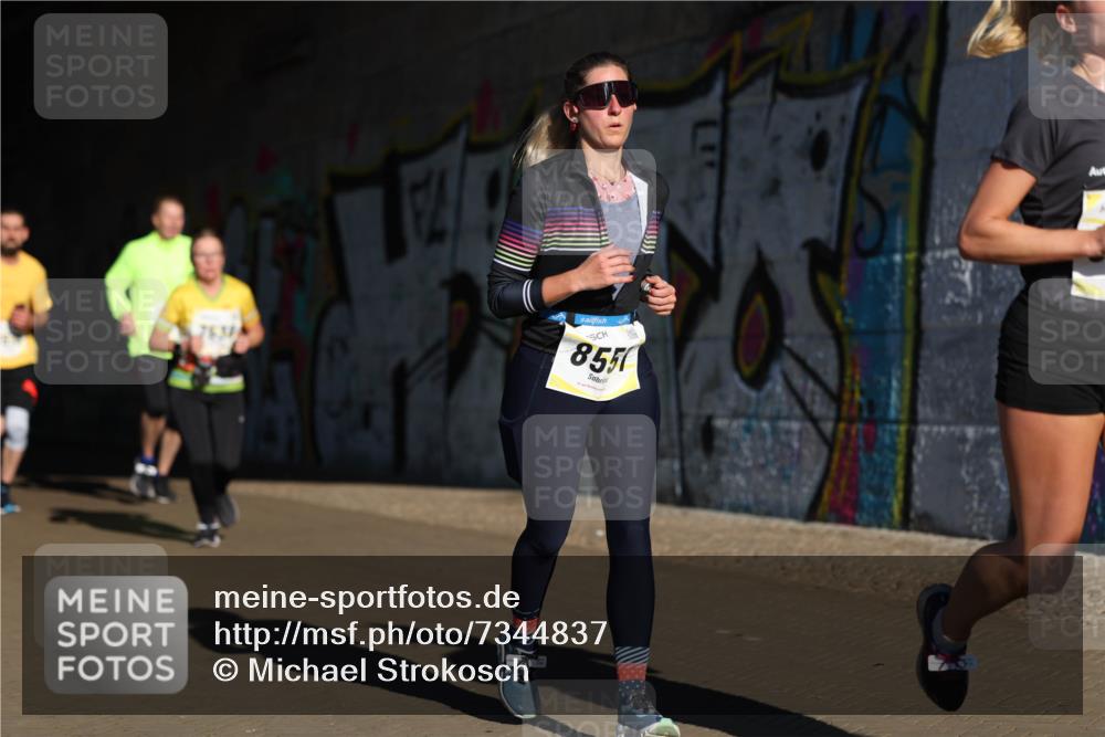 06.10.2024 - 19. swb-Marathon Bremen Michael Strokosch http://msf.ph/oto/7344837 06.10.2024 10:14:41 Laufen 7631, 855 meine-sportfotos.de