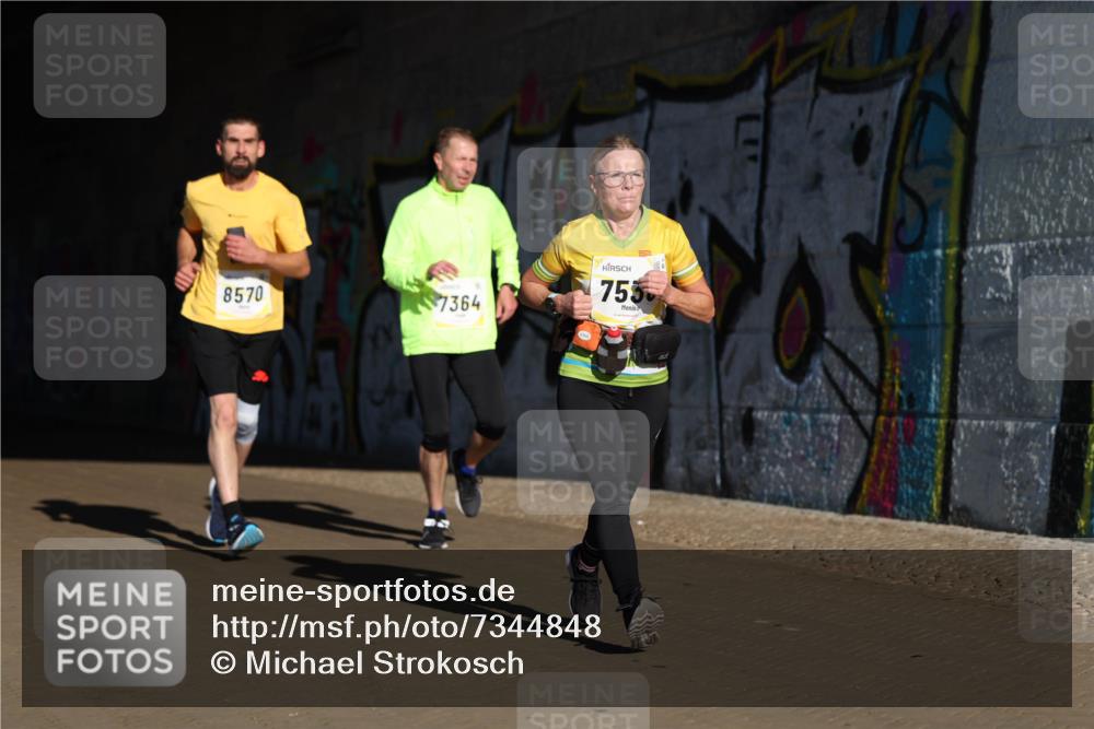 06.10.2024 - 19. swb-Marathon Bremen Michael Strokosch http://msf.ph/oto/7344848 06.10.2024 10:14:43 Laufen 8570, 7364, 755 meine-sportfotos.de