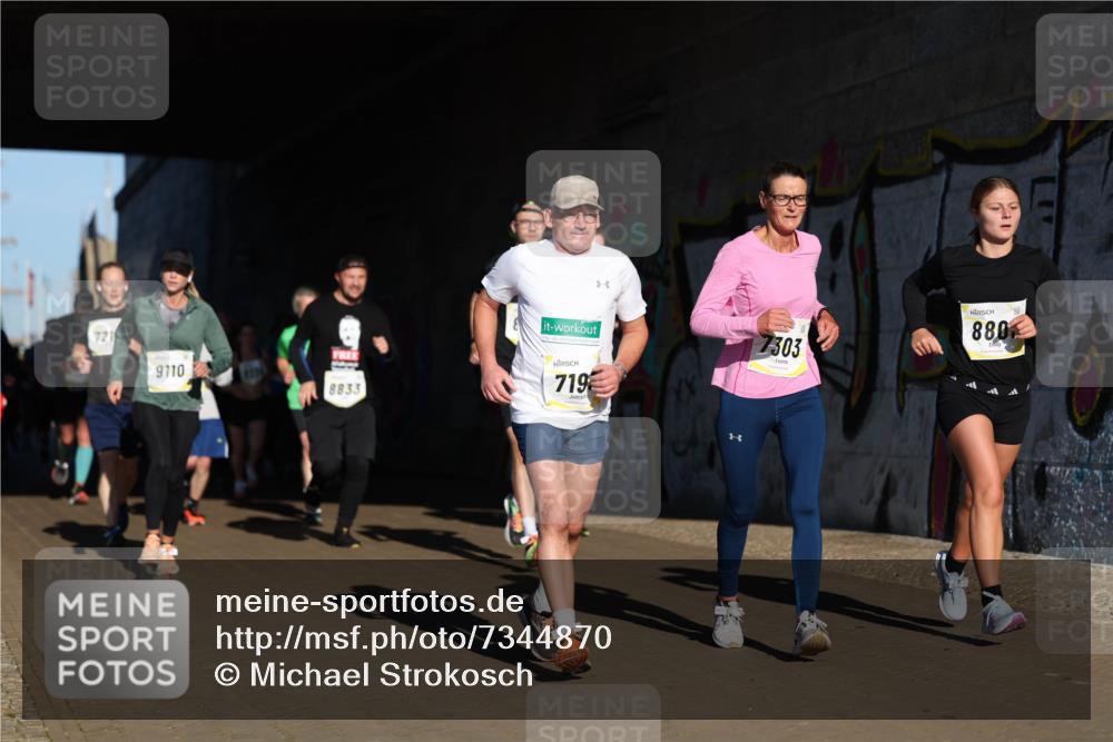 06.10.2024 - 19. swb-Marathon Bremen Michael Strokosch http://msf.ph/oto/7344870 06.10.2024 10:14:56 Laufen 721, 9110, 7303, 8833, 719, 880 meine-sportfotos.de