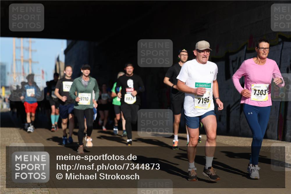 06.10.2024 - 19. swb-Marathon Bremen Michael Strokosch http://msf.ph/oto/7344873 06.10.2024 10:14:56 Laufen 721, 9110, 8833, 7195, 7303 meine-sportfotos.de