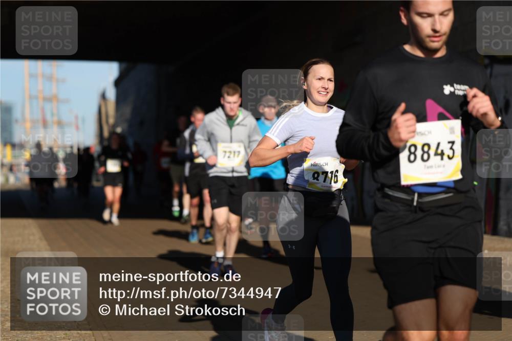 06.10.2024 - 19. swb-Marathon Bremen Michael Strokosch http://msf.ph/oto/7344947 06.10.2024 10:15:16 Laufen 7217, 716, 8843 meine-sportfotos.de