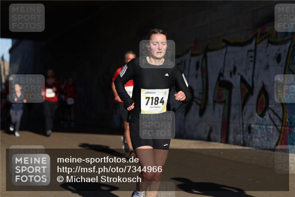 06.10.2024 - 19. swb-Marathon Bremen Michael Strokosch http://msf.ph/oto/7344966 06.10.2024 10:15:21 Laufen 7184 meine-sportfotos.de