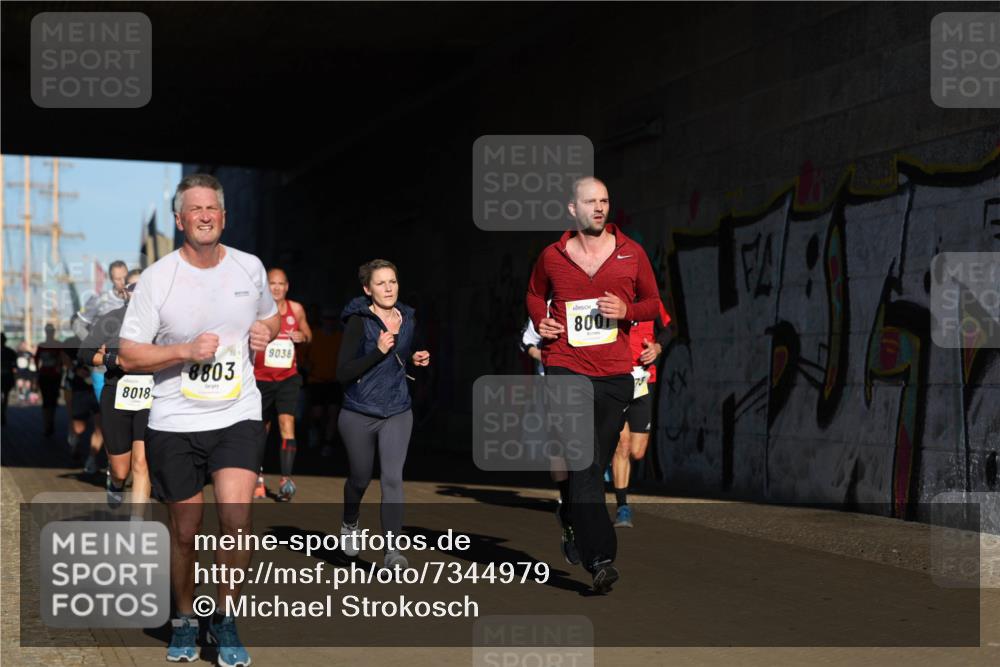 06.10.2024 - 19. swb-Marathon Bremen Michael Strokosch http://msf.ph/oto/7344979 06.10.2024 10:15:24 Laufen 8018, 8803, 9038, 800, 73 meine-sportfotos.de