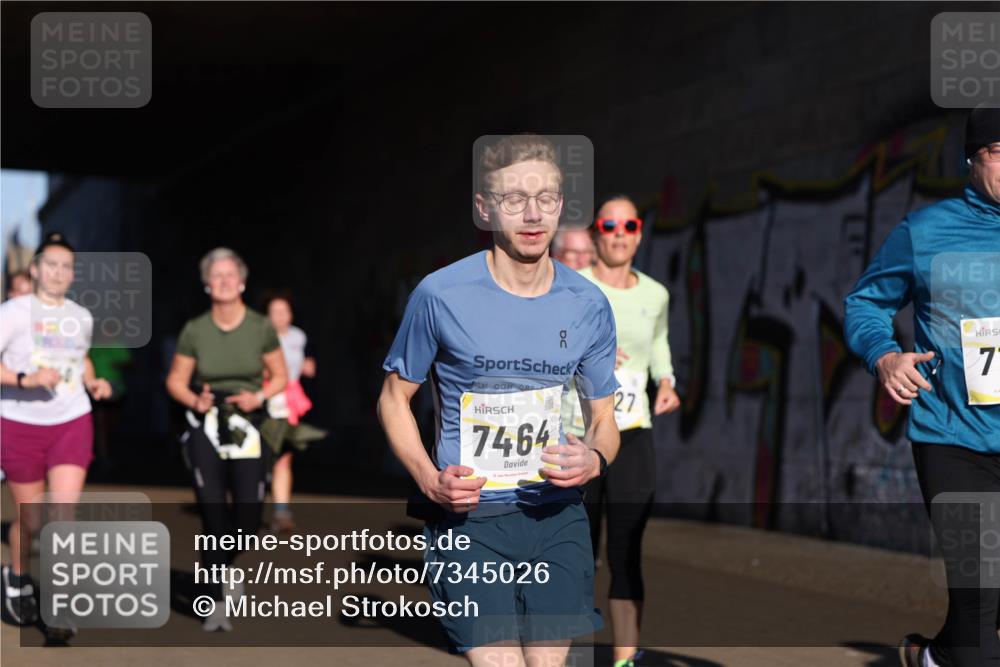 06.10.2024 - 19. swb-Marathon Bremen Michael Strokosch http://msf.ph/oto/7345026 06.10.2024 10:15:37 Laufen 7464, 27, 7 meine-sportfotos.de