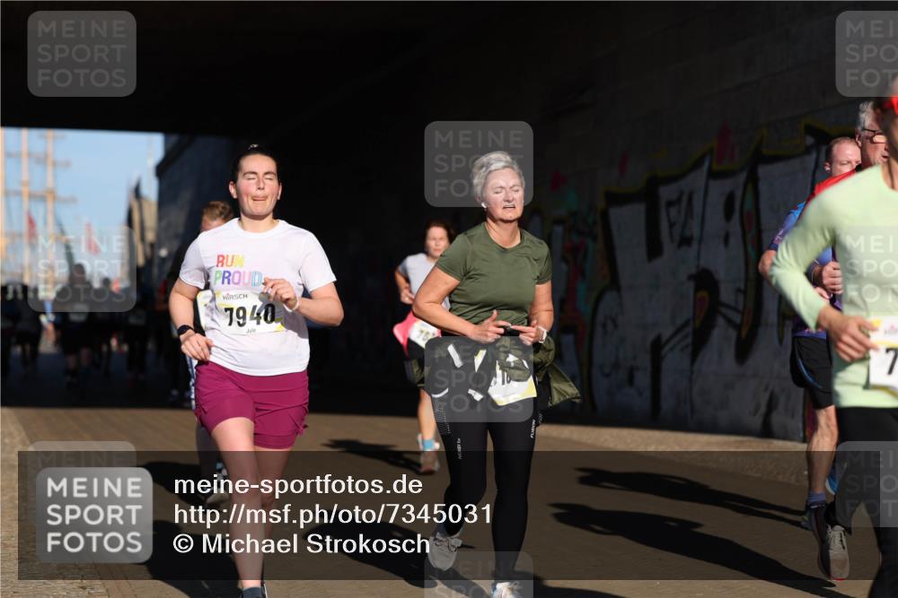 06.10.2024 - 19. swb-Marathon Bremen Michael Strokosch http://msf.ph/oto/7345031 06.10.2024 10:15:38 Laufen 7940 meine-sportfotos.de