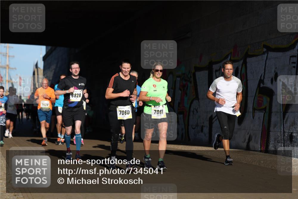 06.10.2024 - 19. swb-Marathon Bremen Michael Strokosch http://msf.ph/oto/7345041 06.10.2024 10:15:43 Laufen 8877, 7526, 8828, 3, 7060, 7061 meine-sportfotos.de
