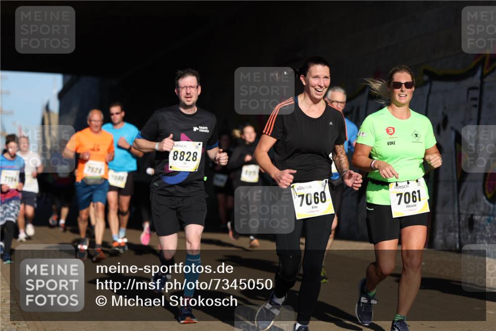 06.10.2024 - 19. swb-Marathon Bremen Michael Strokosch http://msf.ph/oto/7345050 06.10.2024 10:15:45 Laufen 7526, 7794, 8828, 7060, 7061 meine-sportfotos.de
