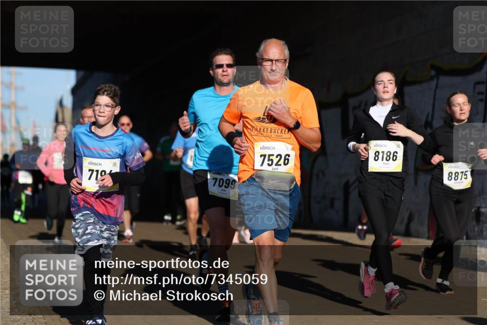 06.10.2024 - 19. swb-Marathon Bremen Michael Strokosch http://msf.ph/oto/7345059 06.10.2024 10:15:47 Laufen 710, 7099, 1868, 7526, 8186, 8875 meine-sportfotos.de