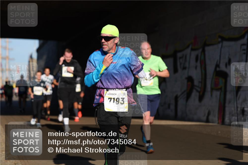 06.10.2024 - 19. swb-Marathon Bremen Michael Strokosch http://msf.ph/oto/7345084 06.10.2024 10:15:53 Laufen 2024, 7193 meine-sportfotos.de