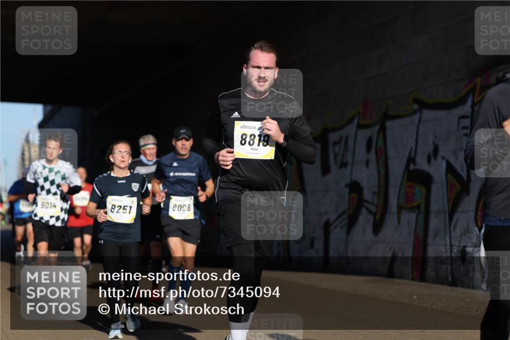 06.10.2024 - 19. swb-Marathon Bremen Michael Strokosch http://msf.ph/oto/7345094 06.10.2024 10:15:55 Laufen 9014, 8251, 8098, 8819 meine-sportfotos.de