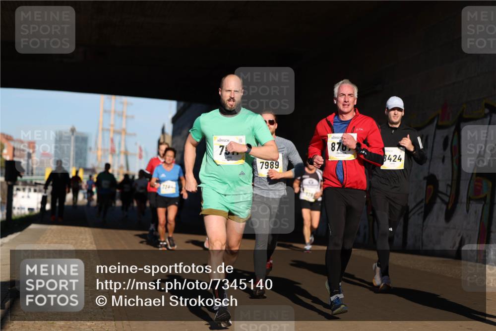 06.10.2024 - 19. swb-Marathon Bremen Michael Strokosch http://msf.ph/oto/7345140 06.10.2024 10:16:09 Laufen 75, 7989, 876, 8424, 3796 meine-sportfotos.de