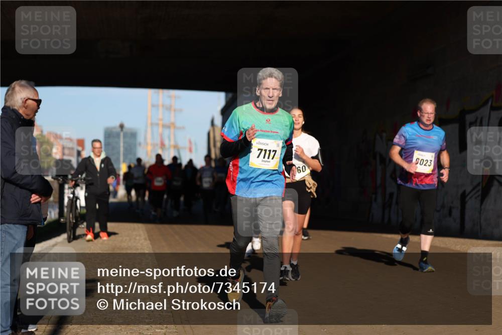06.10.2024 - 19. swb-Marathon Bremen Michael Strokosch http://msf.ph/oto/7345174 06.10.2024 10:16:17 Laufen 02, 7117, 60, 9023 meine-sportfotos.de