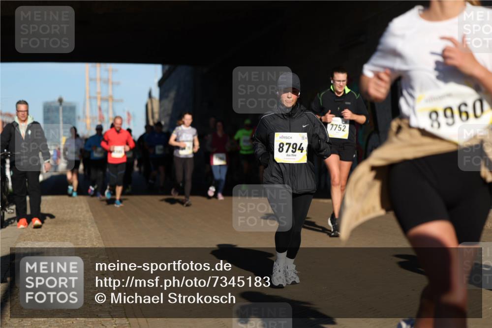 06.10.2024 - 19. swb-Marathon Bremen Michael Strokosch http://msf.ph/oto/7345183 06.10.2024 10:16:19 Laufen 8794, 7752, 8960 meine-sportfotos.de