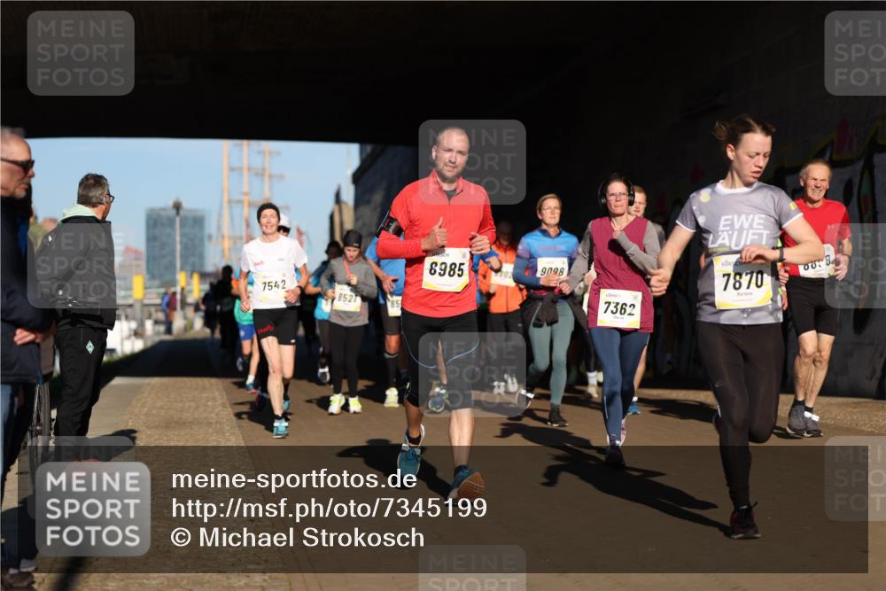 06.10.2024 - 19. swb-Marathon Bremen Michael Strokosch http://msf.ph/oto/7345199 06.10.2024 10:16:23 Laufen 7542, 8521, 85, 8985, 7803, 9098, 7362, 7870, 008 meine-sportfotos.de