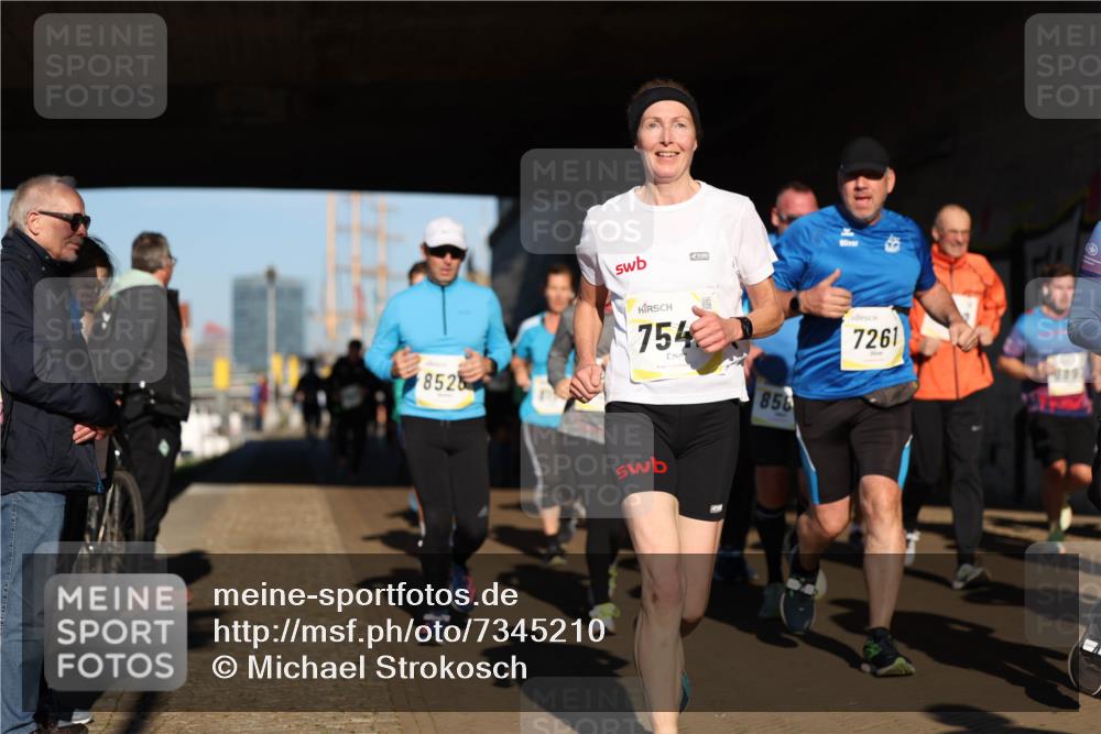 06.10.2024 - 19. swb-Marathon Bremen Michael Strokosch http://msf.ph/oto/7345210 06.10.2024 10:16:26 Laufen 8525, 754, 856, 7261 meine-sportfotos.de