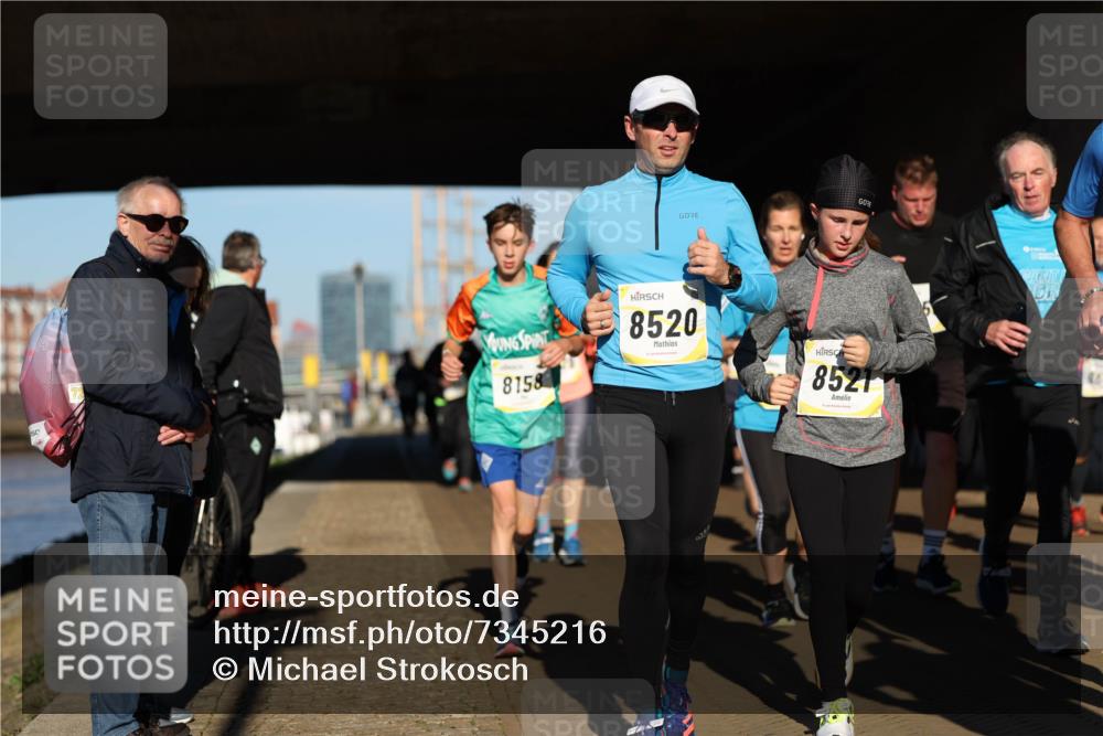 06.10.2024 - 19. swb-Marathon Bremen Michael Strokosch http://msf.ph/oto/7345216 06.10.2024 10:16:27 Laufen 8158, 8520, 8521 meine-sportfotos.de