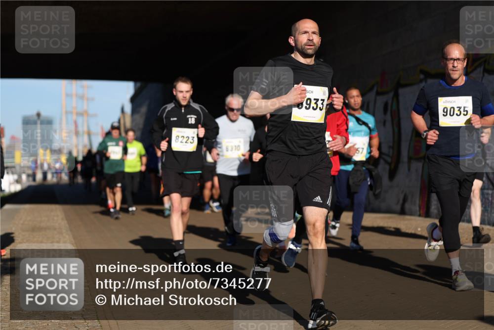 06.10.2024 - 19. swb-Marathon Bremen Michael Strokosch http://msf.ph/oto/7345277 06.10.2024 10:16:40 Laufen 18, 8223, 6310, 933, 9035 meine-sportfotos.de