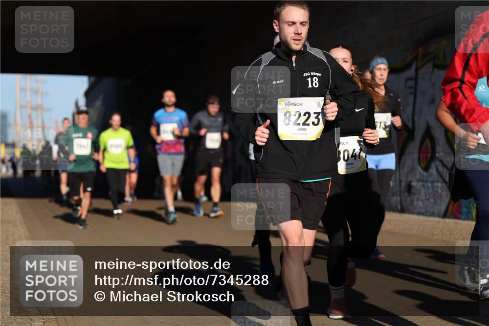 06.10.2024 - 19. swb-Marathon Bremen Michael Strokosch http://msf.ph/oto/7345288 06.10.2024 10:16:41 Laufen 18, 8223, 3047 meine-sportfotos.de