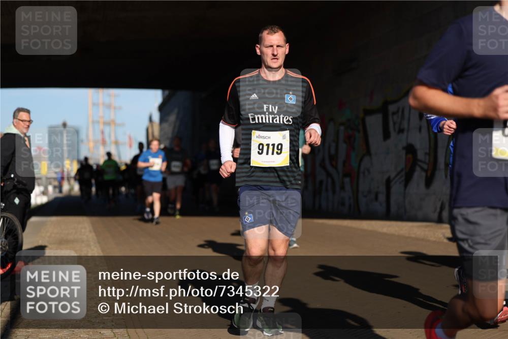 06.10.2024 - 19. swb-Marathon Bremen Michael Strokosch http://msf.ph/oto/7345322 06.10.2024 10:16:47 Laufen 9119 meine-sportfotos.de
