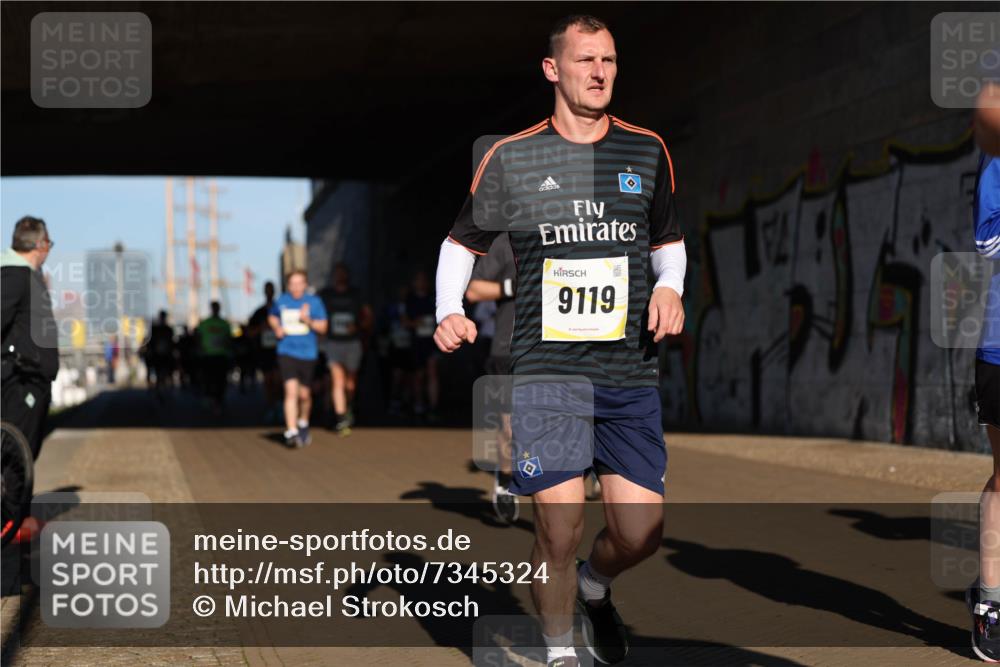 06.10.2024 - 19. swb-Marathon Bremen Michael Strokosch http://msf.ph/oto/7345324 06.10.2024 10:16:47 Laufen 9119 meine-sportfotos.de