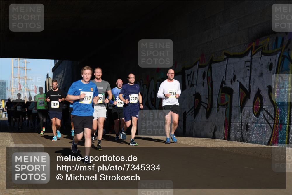 06.10.2024 - 19. swb-Marathon Bremen Michael Strokosch http://msf.ph/oto/7345334 06.10.2024 10:16:50 Laufen 7689, 219, 82, 7029, 7850, 8931, 8249 meine-sportfotos.de