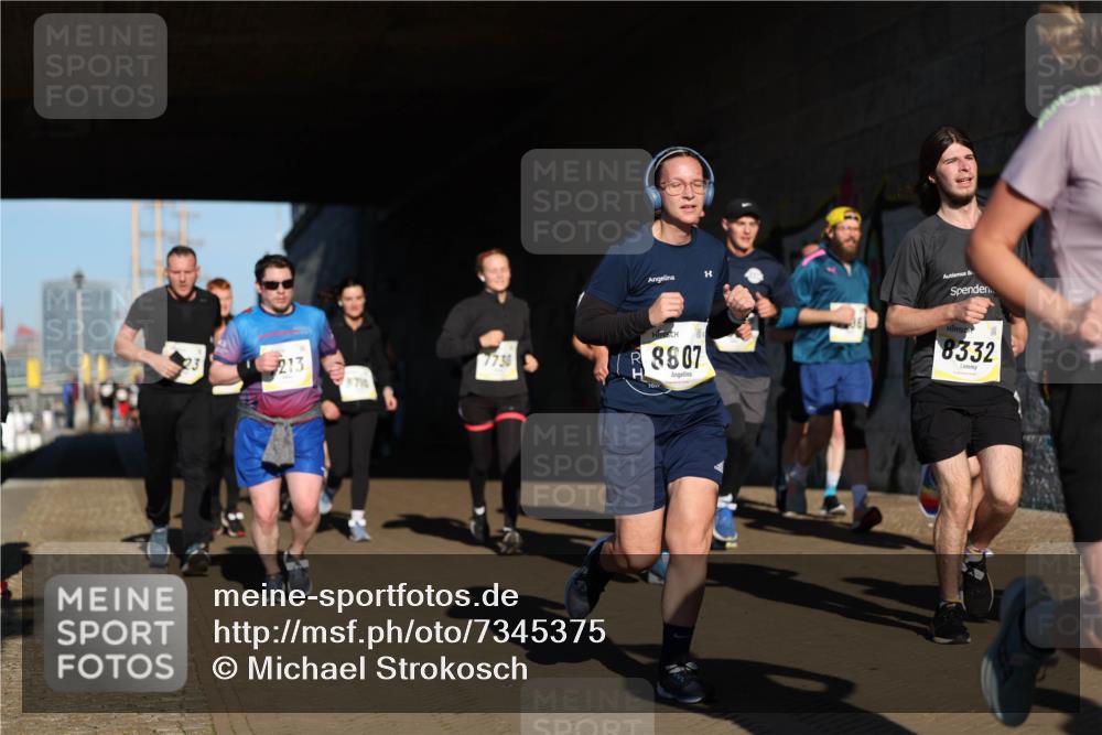 06.10.2024 - 19. swb-Marathon Bremen Michael Strokosch http://msf.ph/oto/7345375 06.10.2024 10:16:59 Laufen 213, 8710, 7730, 8807, 8332 meine-sportfotos.de