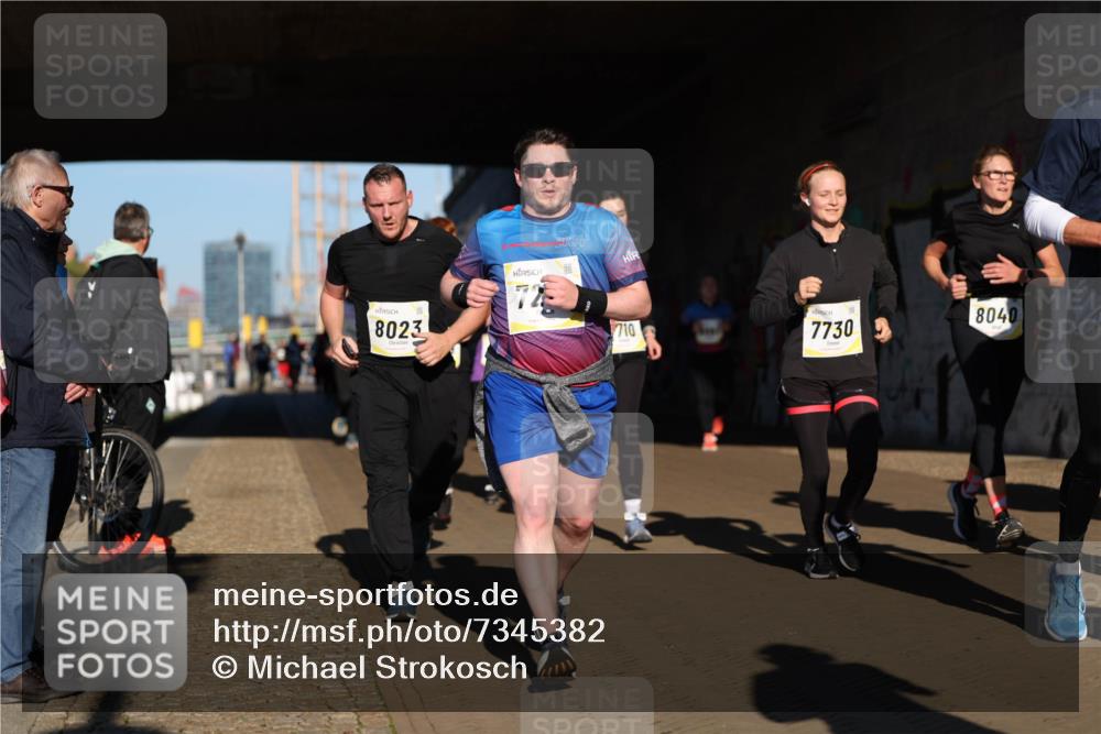 06.10.2024 - 19. swb-Marathon Bremen Michael Strokosch http://msf.ph/oto/7345382 06.10.2024 10:17:01 Laufen 8023, 2024, 710, 8040, 7730 meine-sportfotos.de