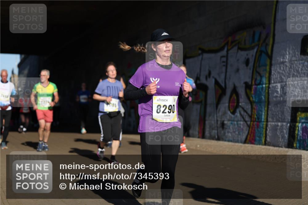 06.10.2024 - 19. swb-Marathon Bremen Michael Strokosch http://msf.ph/oto/7345393 06.10.2024 10:17:04 Laufen 081, 8290 meine-sportfotos.de
