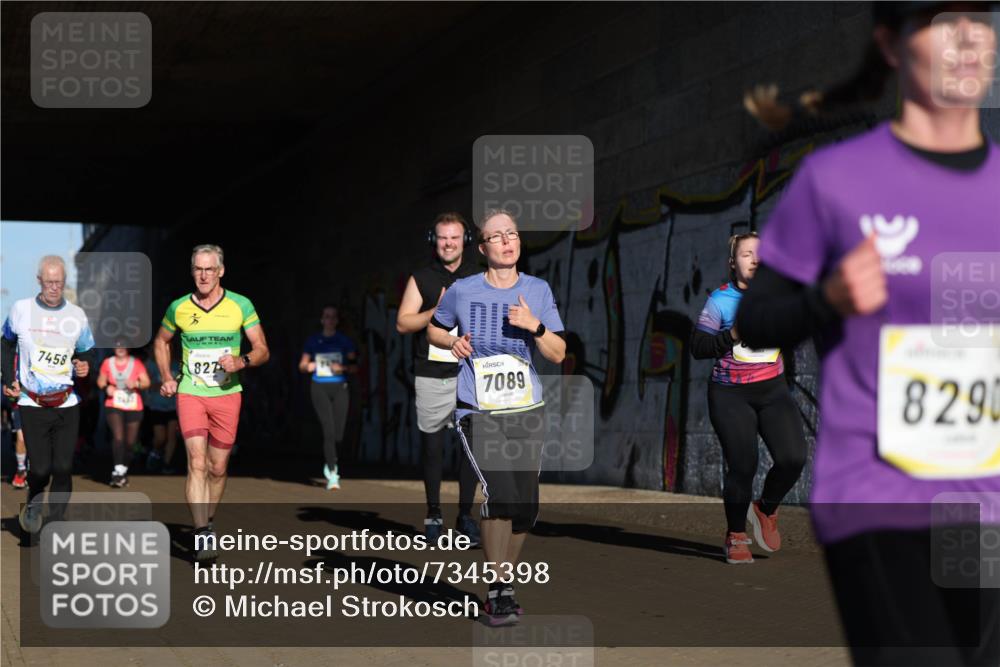 06.10.2024 - 19. swb-Marathon Bremen Michael Strokosch http://msf.ph/oto/7345398 06.10.2024 10:17:05 Laufen 7458, 827, 7089, 8290 meine-sportfotos.de