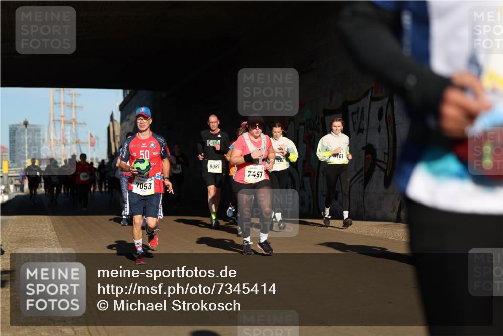 06.10.2024 - 19. swb-Marathon Bremen Michael Strokosch http://msf.ph/oto/7345414 06.10.2024 10:17:08 Laufen 50, 7053, 9081, 7457, 162, 161 meine-sportfotos.de