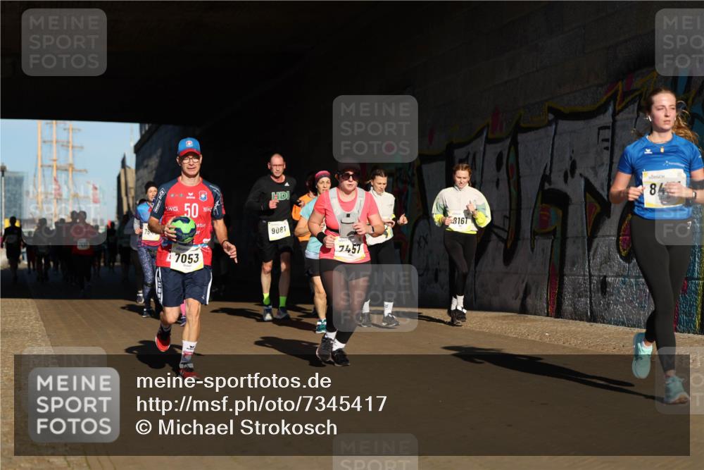 06.10.2024 - 19. swb-Marathon Bremen Michael Strokosch http://msf.ph/oto/7345417 06.10.2024 10:17:09 Laufen 50, 75, 7053, 9081, 7457, 8161, 84 meine-sportfotos.de