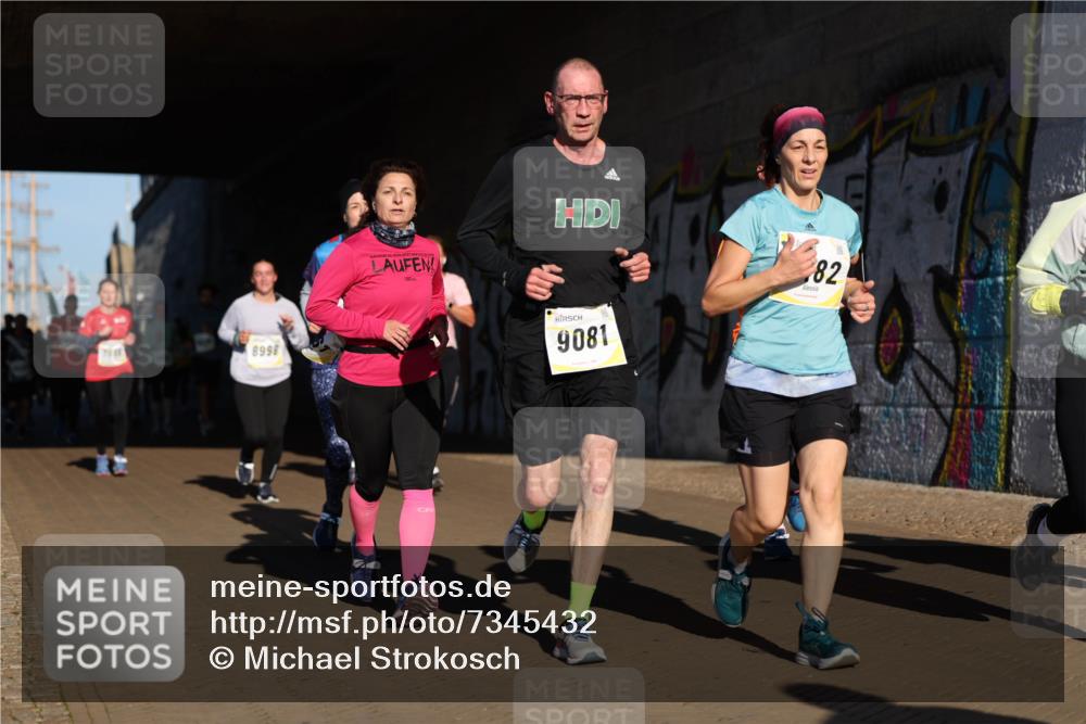 06.10.2024 - 19. swb-Marathon Bremen Michael Strokosch http://msf.ph/oto/7345432 06.10.2024 10:17:12 Laufen 8998, 9081, 82 meine-sportfotos.de