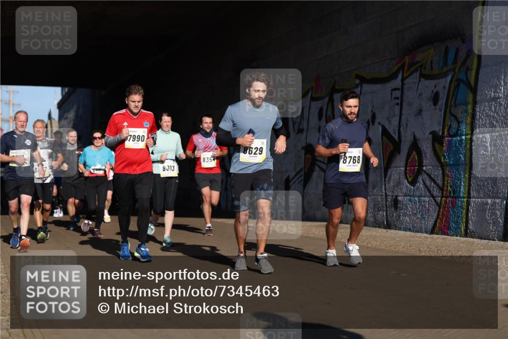 06.10.2024 - 19. swb-Marathon Bremen Michael Strokosch http://msf.ph/oto/7345463 06.10.2024 10:17:17 Laufen 7990, 8013, 8354, 8629, 8768 meine-sportfotos.de