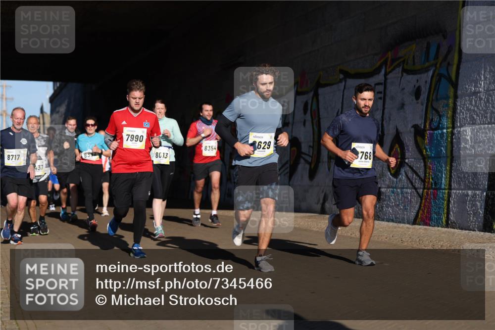 06.10.2024 - 19. swb-Marathon Bremen Michael Strokosch http://msf.ph/oto/7345466 06.10.2024 10:17:17 Laufen 8717, 4, 437, 659, 7990, 8013, 8354, 629, 768 meine-sportfotos.de