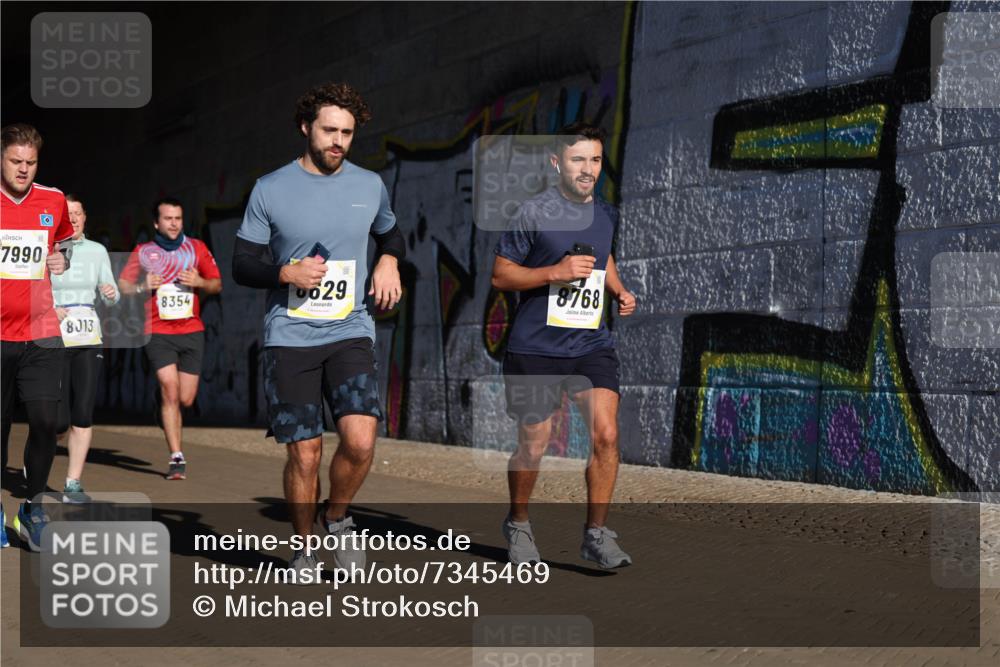 06.10.2024 - 19. swb-Marathon Bremen Michael Strokosch http://msf.ph/oto/7345469 06.10.2024 10:17:18 Laufen 7990, 8013, 8354, 629, 8768 meine-sportfotos.de