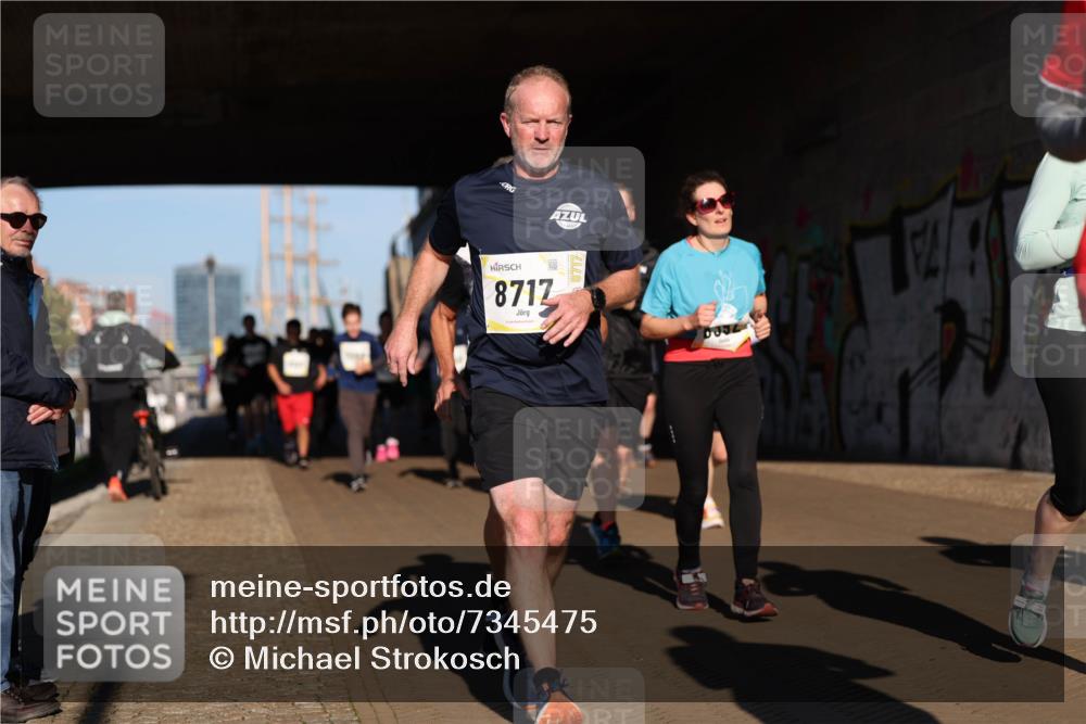06.10.2024 - 19. swb-Marathon Bremen Michael Strokosch http://msf.ph/oto/7345475 06.10.2024 10:17:20 Laufen 8717 meine-sportfotos.de