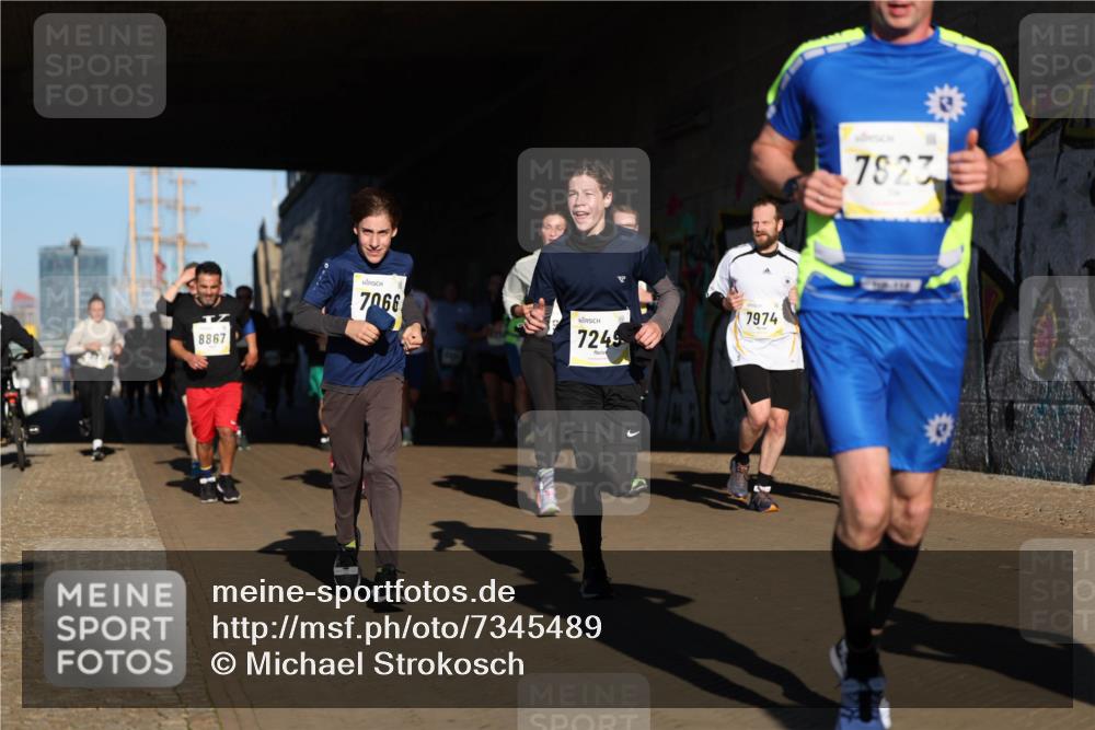 06.10.2024 - 19. swb-Marathon Bremen Michael Strokosch http://msf.ph/oto/7345489 06.10.2024 10:17:23 Laufen 8867, 7066, 7249, 7974, 7827 meine-sportfotos.de